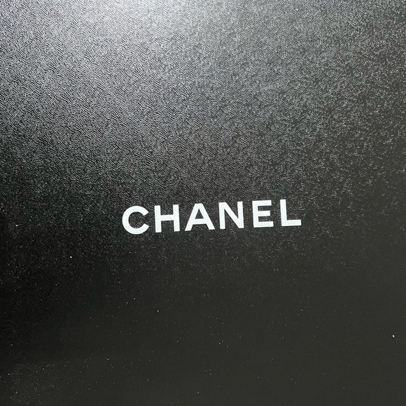 AUTHENTIC CHANEL WOMEN’S SNEAKERS🖤🤍 - Picture 4 of 9